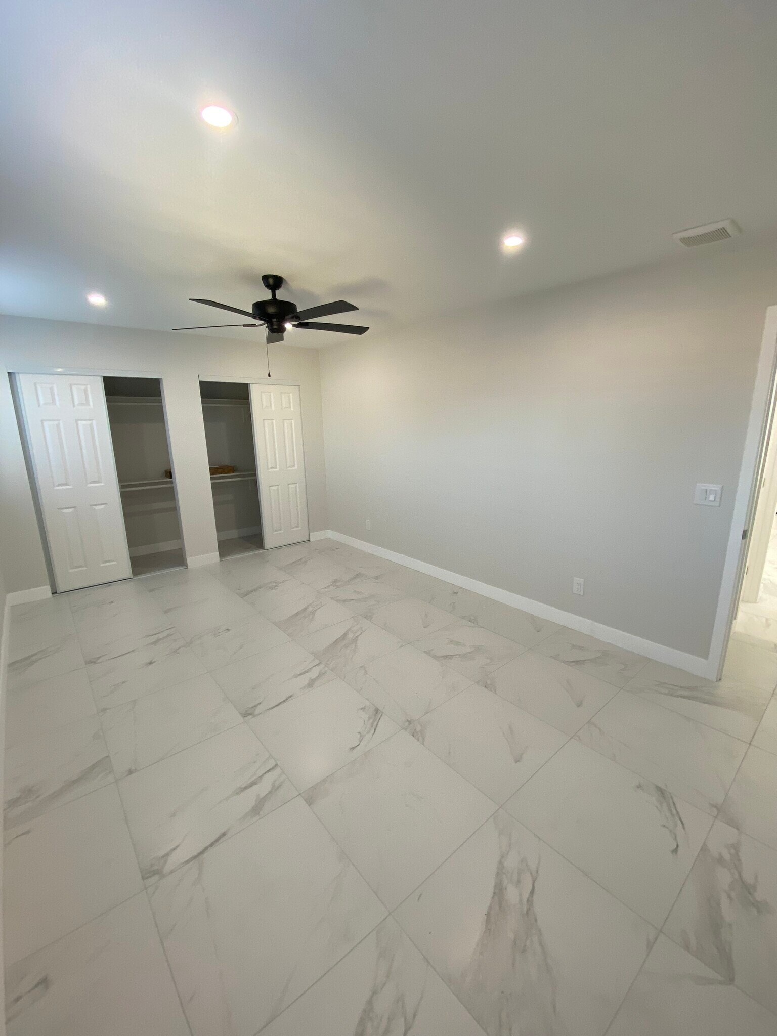 16x10 bed room. 1 ton mini split - 697 S 5th St