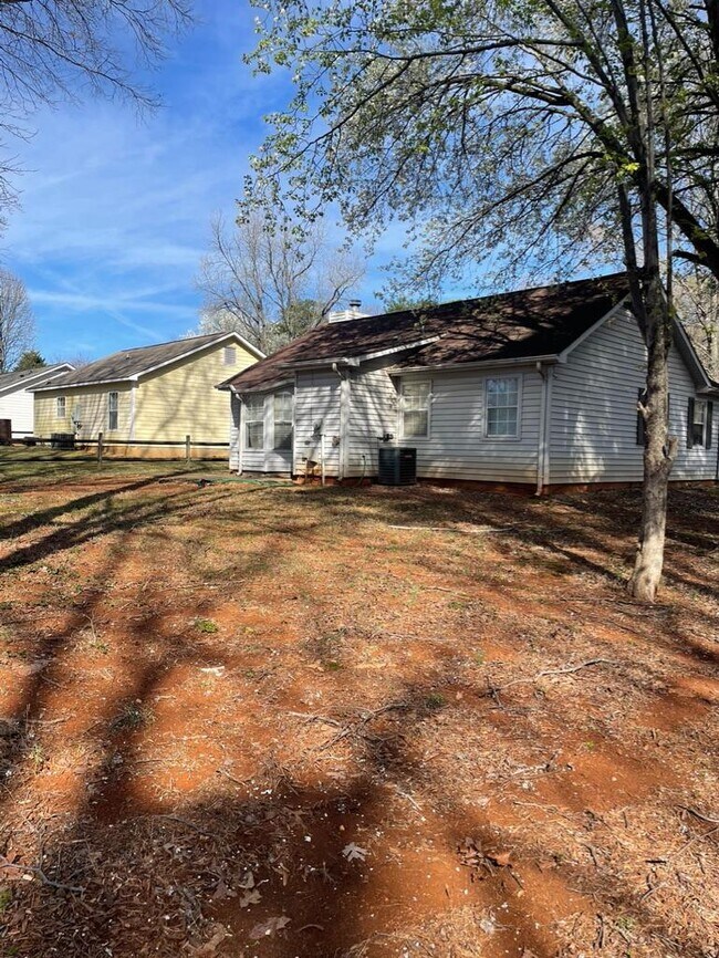 Building Photo - 6201 Easter Ln