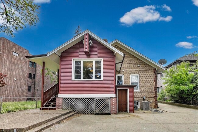 Building Photo - 36 E Touhy Ave