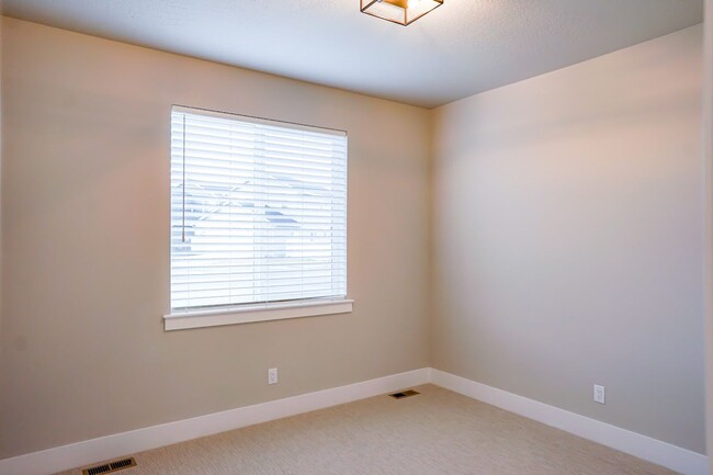 Building Photo - Incredible New 3 Bedroom Home in Post Fall...