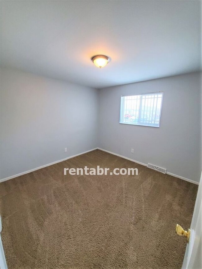 Building Photo - Duplex Near Arvada Available Now!!