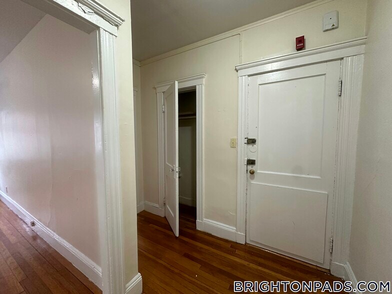 Building Photo - 131 Washington St