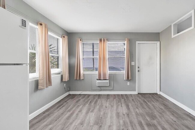 Building Photo - 813 9th N Ave