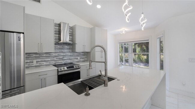 Building Photo - 3590 10th Ave NE