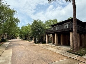 Building Photo - 201 Vanderpool Ln