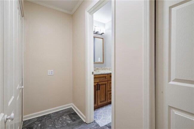 Building Photo - 25309 Plantation Dr NE