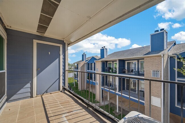 Building Photo - 18515 Egret Bay Blvd