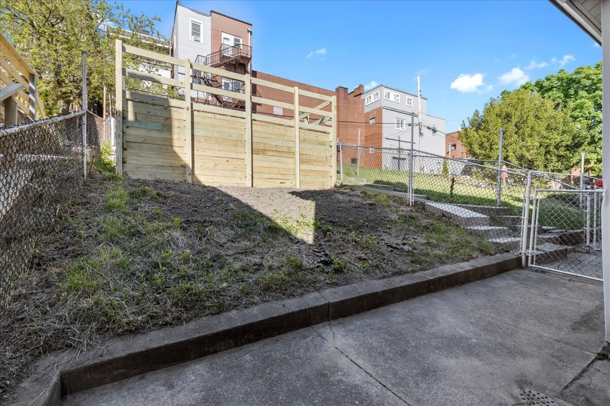 Building Photo - 2816 Clermont Ave