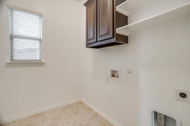 Building Photo - Beautiful 5 Bed, 3 Bath, 2-Story Home in Morningstar Subdivision- Aledo ISD- 76008