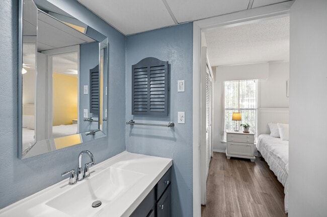 Building Photo - 775 Gulf Shore Dr