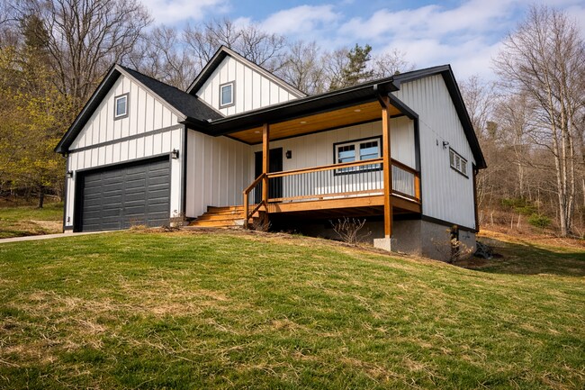 Building Photo - Fairview Rental! - Two Occupants Max