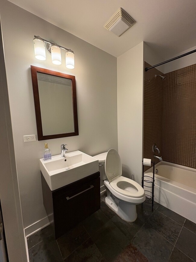 Building Photo - 650 W Wayman St