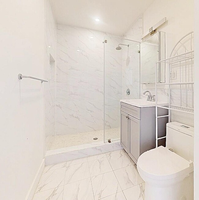 Building Photo - 2 bedroom in Brooklyn NY 14207