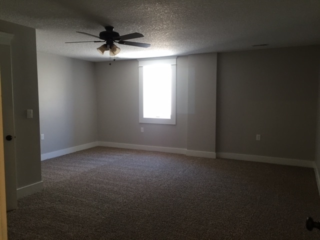 Building Photo - ATTENTION STUDENTS: 4 BEDROOM DOWNTOWN APA...