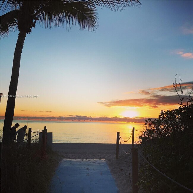 Building Photo - 1865 S Ocean Dr