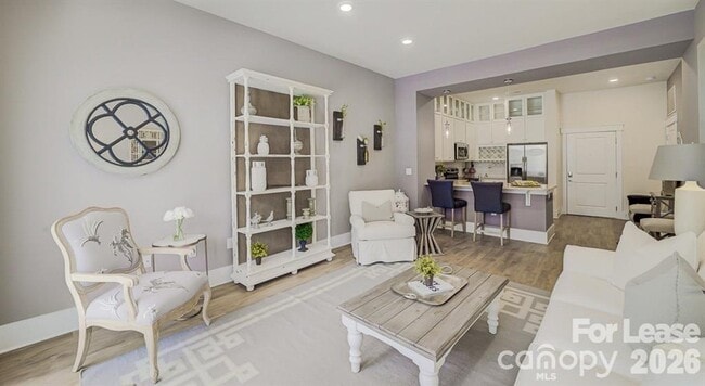 Building Photo - 16408 Holly Crest Ln