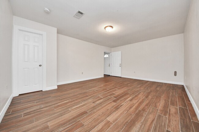 Building Photo - 3014 Chenevert St