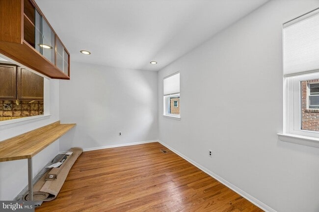 Building Photo - 517 S Randolph Ct