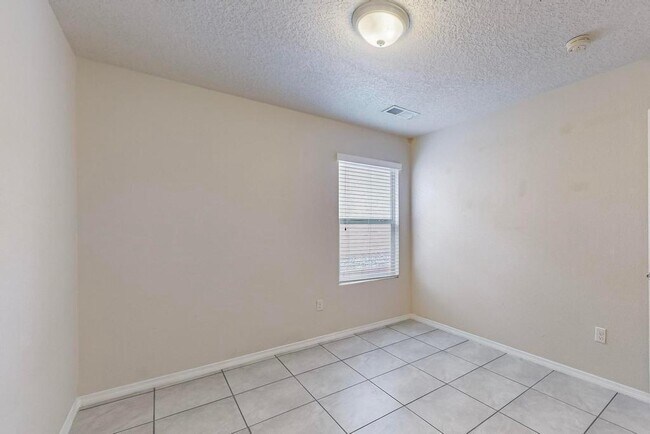 Building Photo - 1131 Desert Sunflower Dr NE