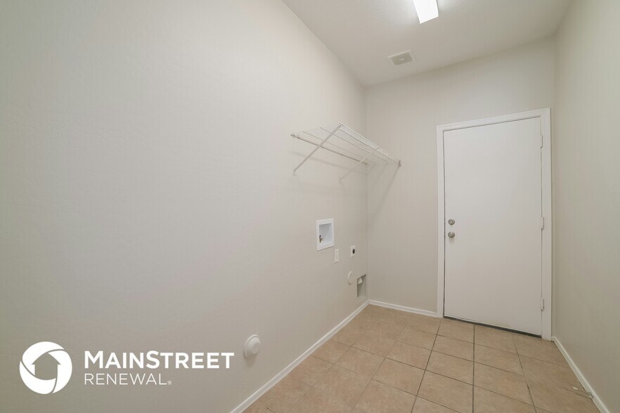 Building Photo - 11871 W Hadley St