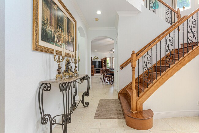 Building Photo - 10703 Versailles Blvd