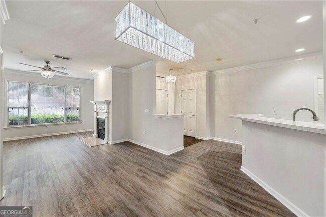 Building Photo - 2400 Cumberland Pkwy SE