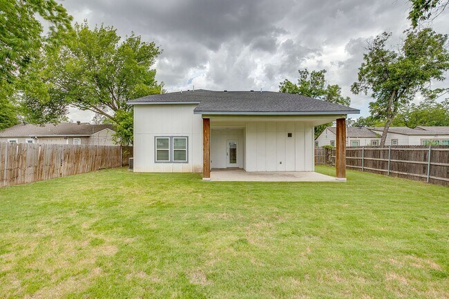 Building Photo - 3817 Winfield Ave