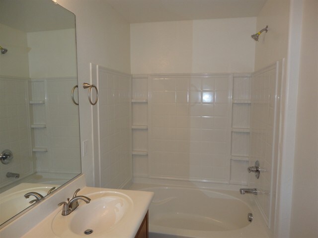 Building Photo - 4647 E Laurel Ave