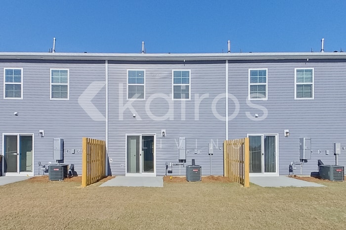 Building Photo - 2461 Banyan Cir