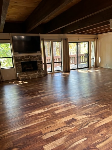 Building Photo - 120 Country Club Dr