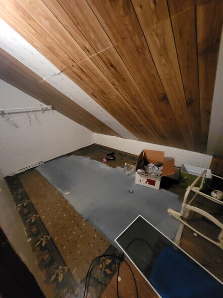Building Photo - 543 Morris St