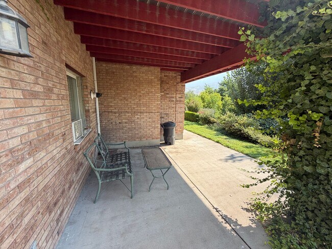 Building Photo - 479 S Palisade Dr