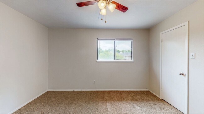 Building Photo - 1002 Verde Dr