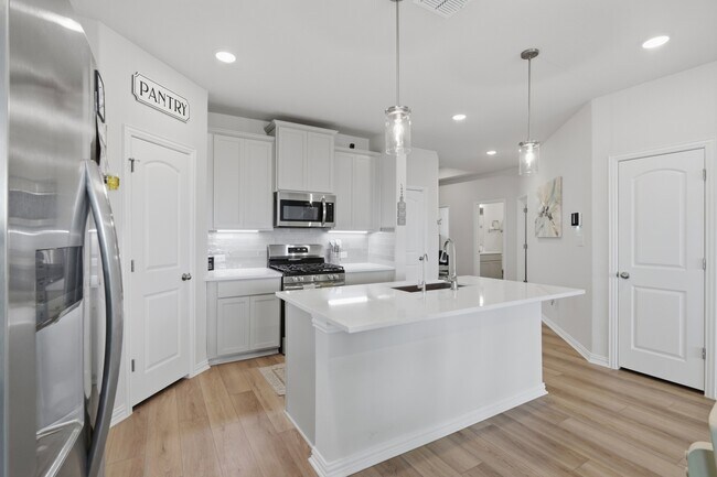 Building Photo - Bright 3-Bed Home with Island Kitchen, Private Patio, and Fenced Yard in New Braunfels