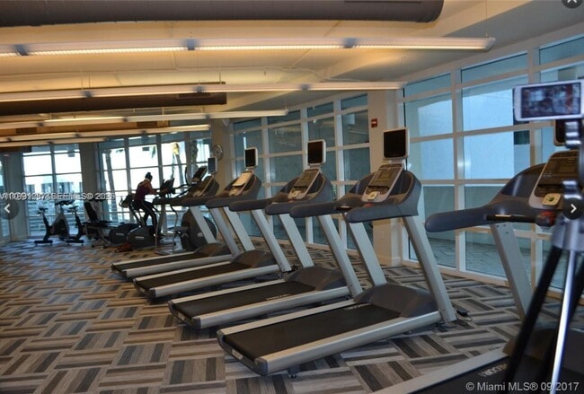 Building Photo - 253 NE 2nd St