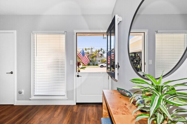 Building Photo - Long Term Unfurnished Rental available a f...