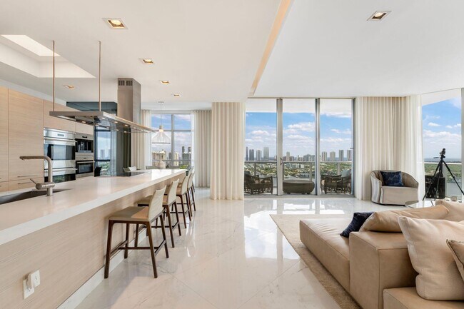 Building Photo - 17301 Biscayne Blvd