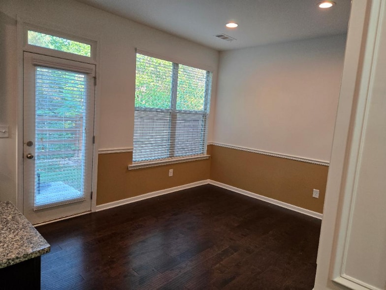 Building Photo - 5535 Fairhaven Pl