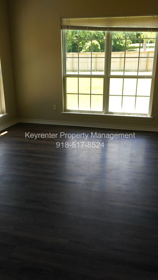 Building Photo - Claremore | 3 Bed | 2 Bath | Large Backyard