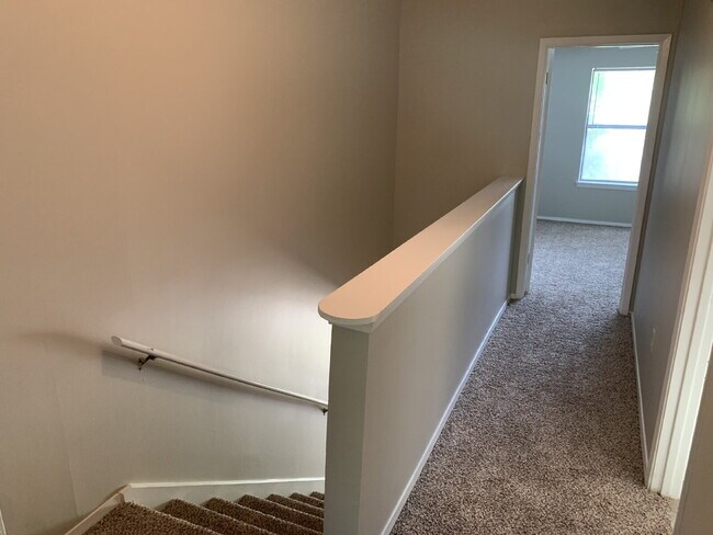 Building Photo - "Charming 2-Bed Townhouse Retreat in Fort ...