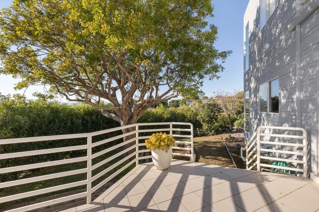 Building Photo - 20 Gilmartin Dr