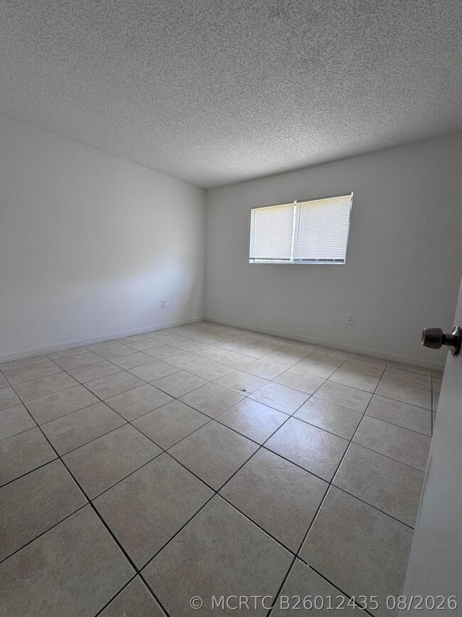 Building Photo - 417 Palm Cir E