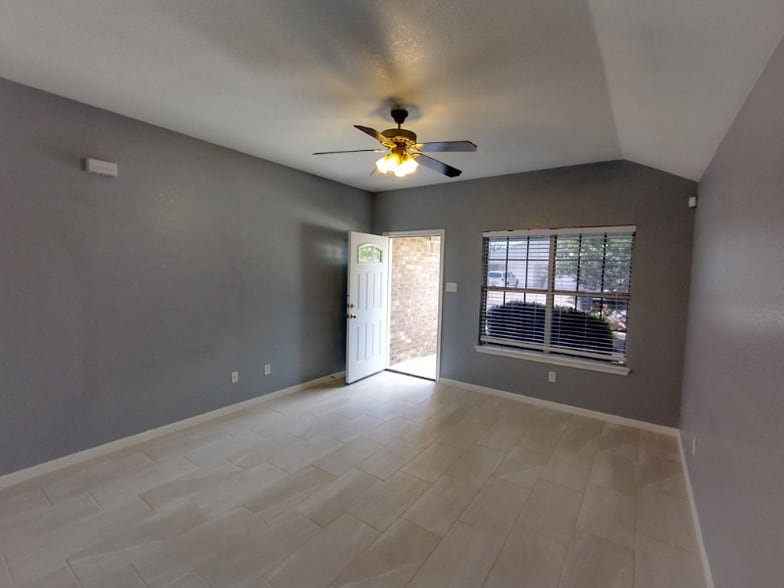 Building Photo - 2710 Seabiscuit Dr