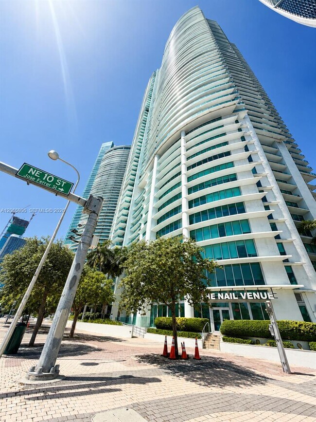 Building Photo - 900 Biscayne Blvd