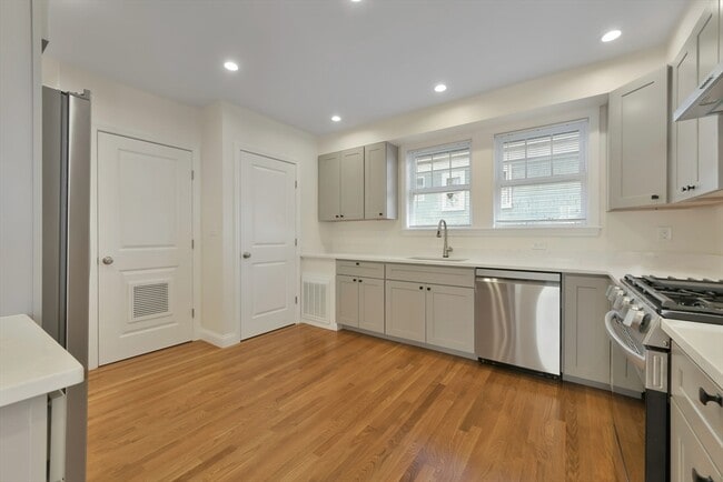 Building Photo - 48 Manthorne Rd