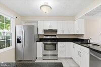 Building Photo - 2832 S Meade St