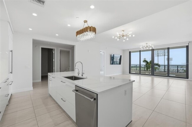 Building Photo - 301 1st St S