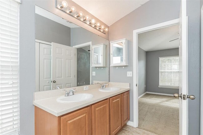 Building Photo - 6723 Breezy Palm Dr