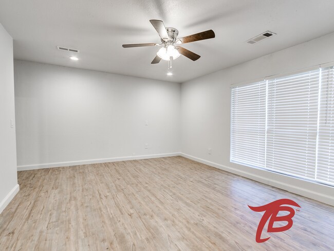 Building Photo - 2214 N Florida Ave