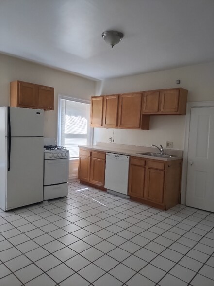 Building Photo - 3521 Clifton Ave